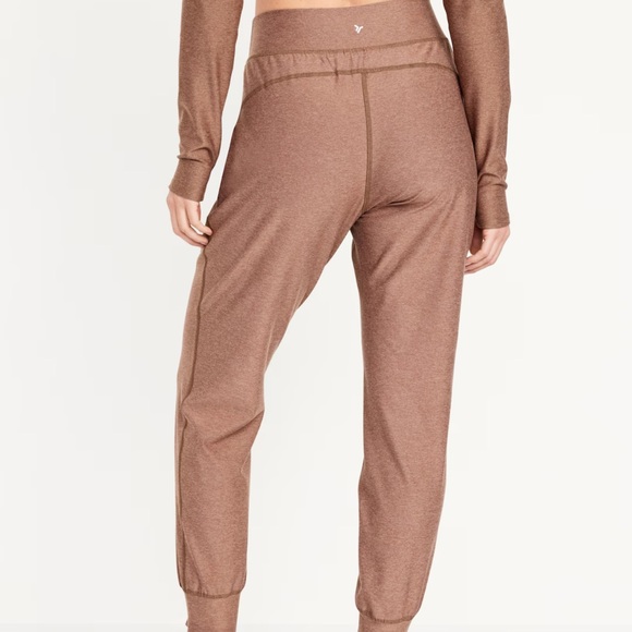 NWT OLD NAVY Extra High-Waisted Cloud+ 7/8 Leggings Color: Warm Taupe - Picture 2 of 7